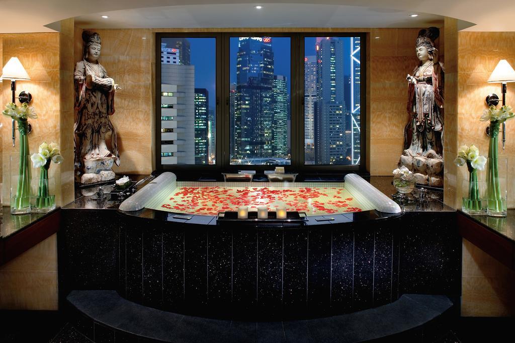 Mandarin Oriental, Hong Kong Hotel Exterior photo